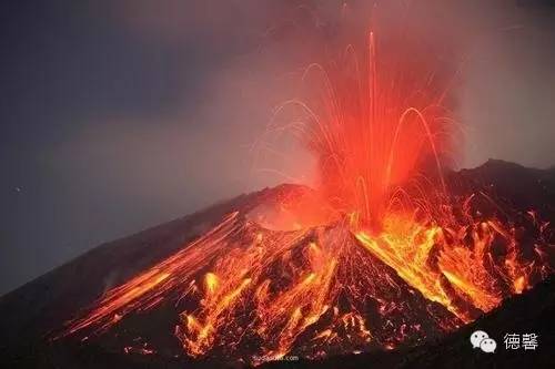 火山噴發 