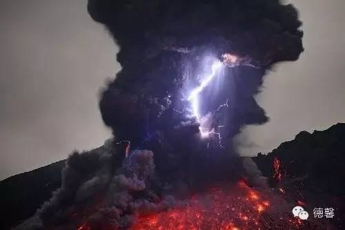 火山閃電 