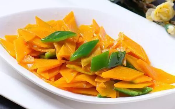 南瓜的皮含有豐富的胡蘿蔔素和維生素
