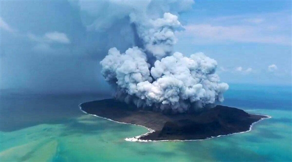 湯加火山噴發