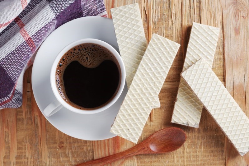 即沖咖啡、茶包比紙包飲品體積細同輕身，糖分亦低啲，配搭餅乾做早餐或下午茶都得。