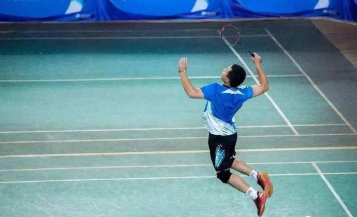 羽毛球、網球及有肢體接觸的運動