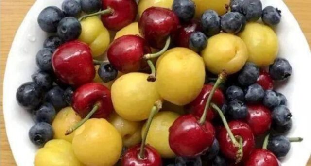 水果「三友」一定要常買！降尿酸、抗失眠，現在吃正當季！