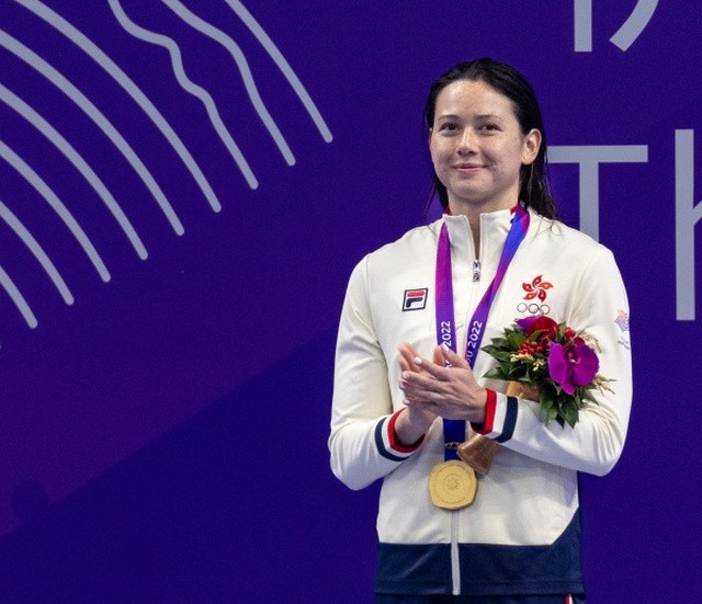 何詩蓓女子200米自由泳破亞洲紀錄奪首金